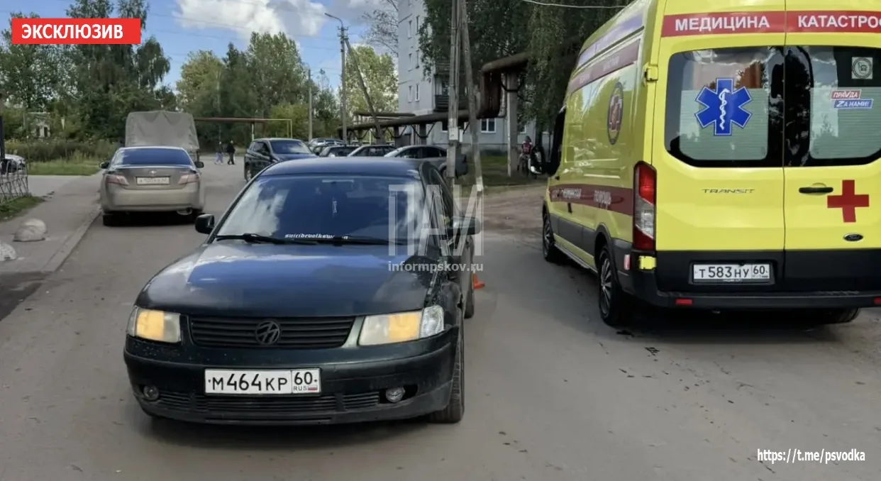 В Пскове, на переулке Машиниста, у дома №27, водитель автомобиля Volkswagen допустил на...