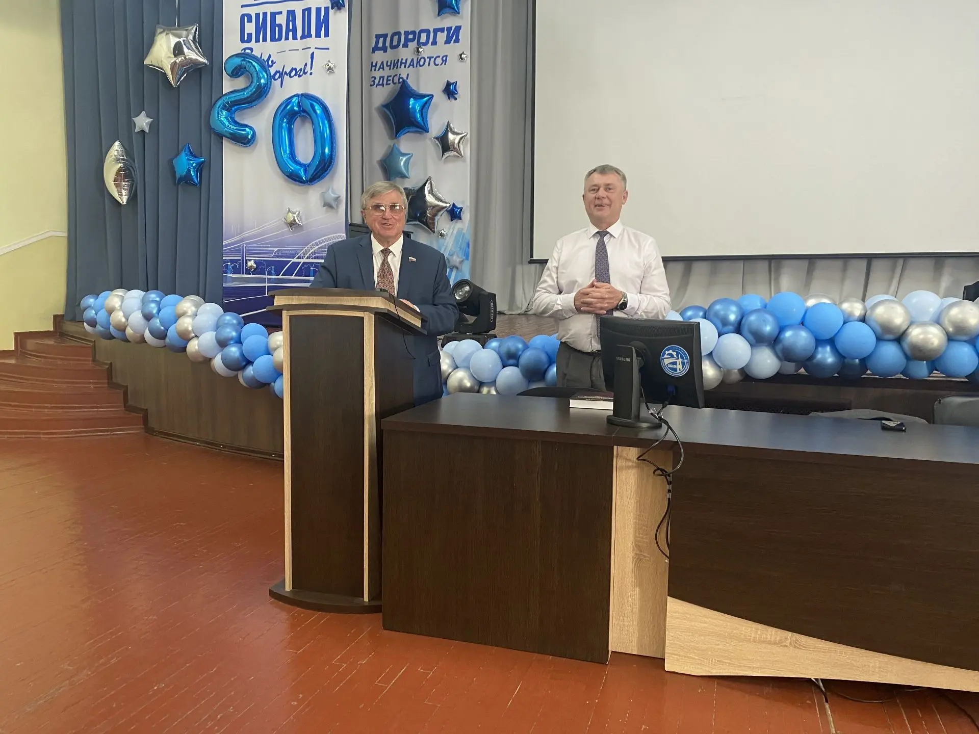 Еще один омский вуз поддержал мою кандидатуру на предстоящих выборах в Государственную думу!

Дороги