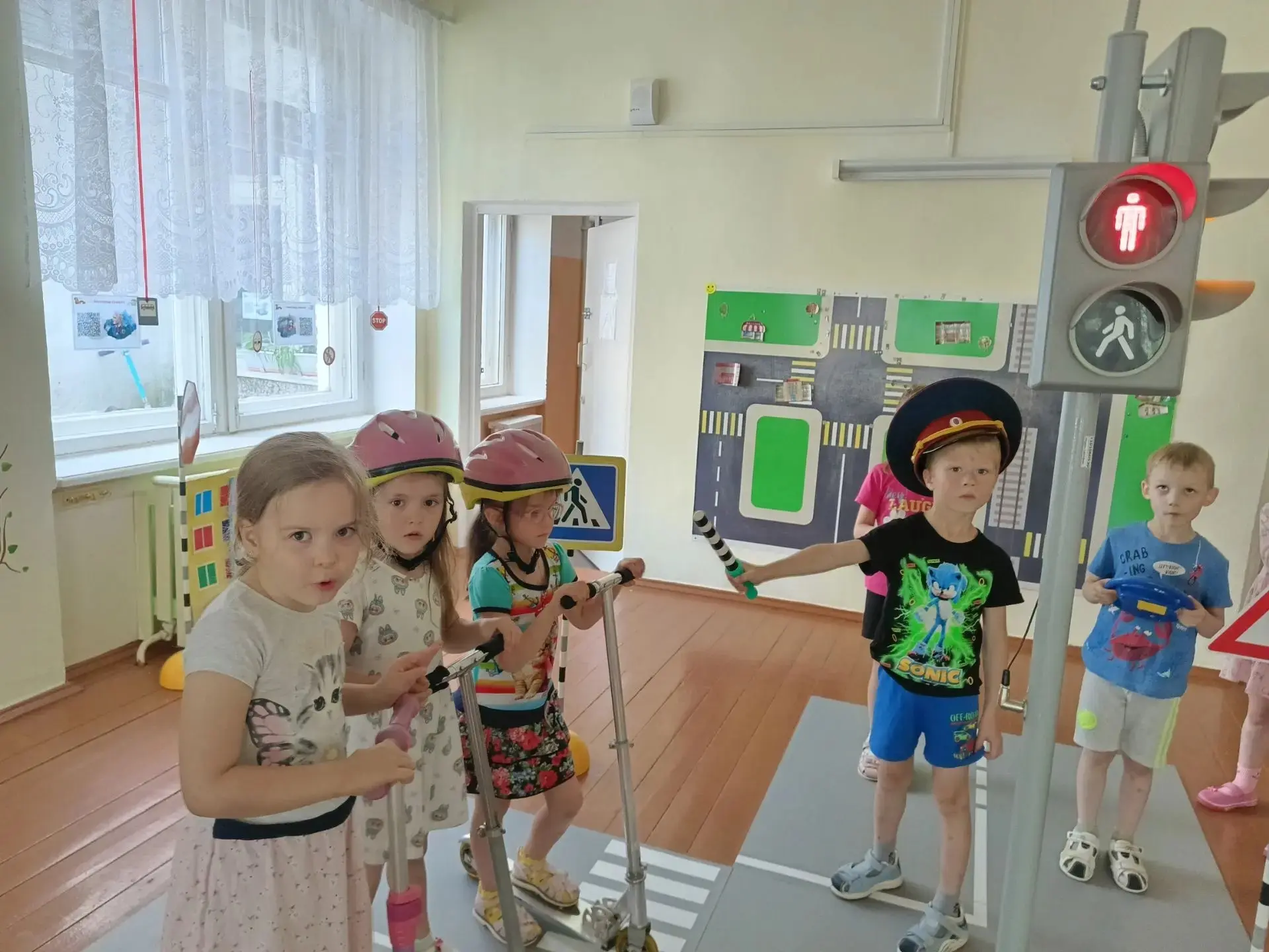 🚦В детском саду прошла Неделя безопасности. Ребята подготовительной группы №7 учились быть внимател