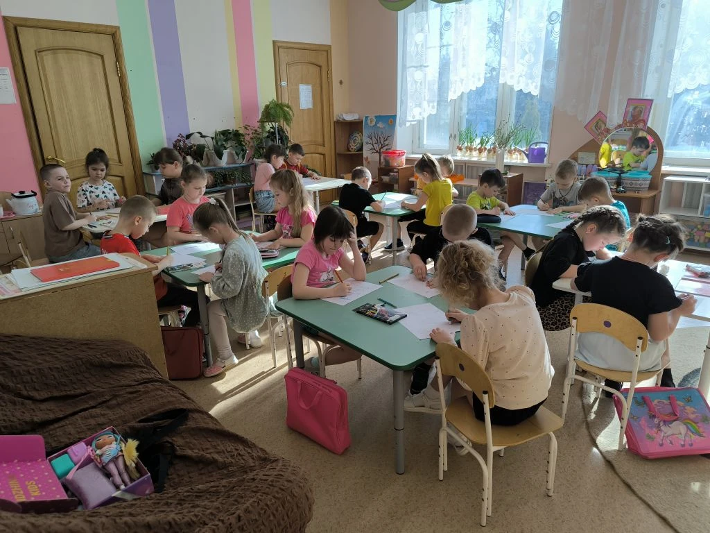 Как детишки нарисовали свою версию приключений Мальчика-с-пальчика 🎨✨