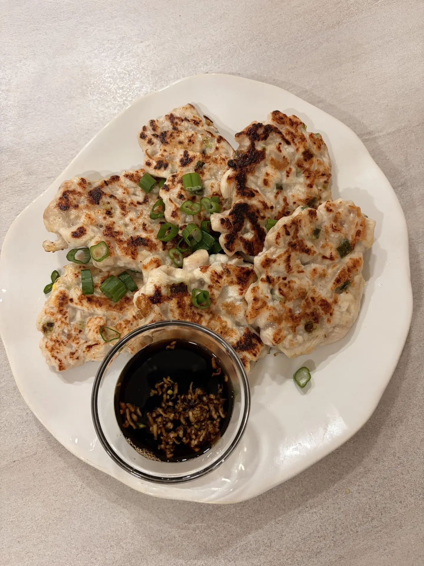 Кстати, ловите рецепт корейских котлеток из курицы.