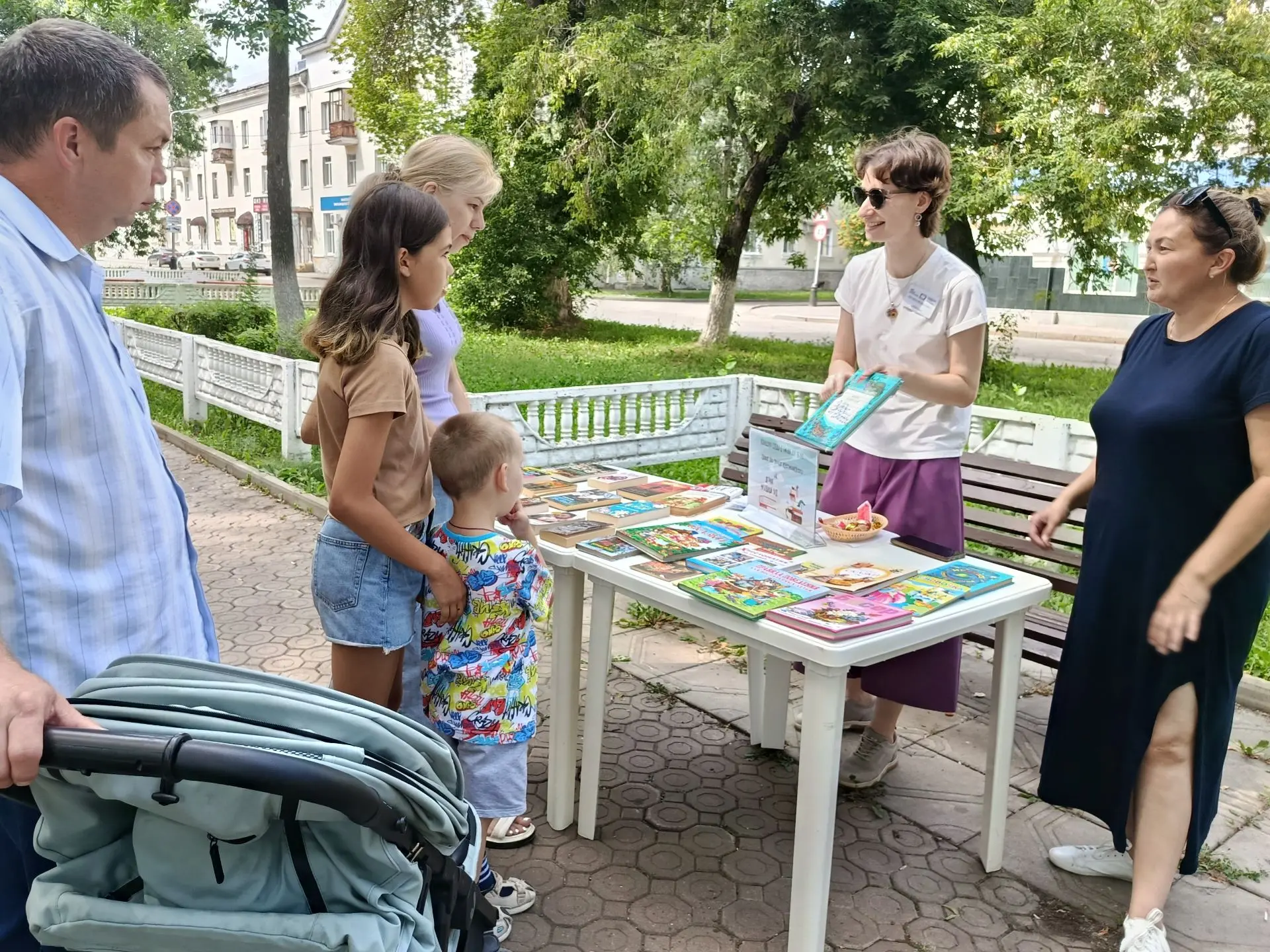 🌞 Лето в самом разгаре, солнце греет вовсю — самое время сбежать из душных комнат и окунуться в атм