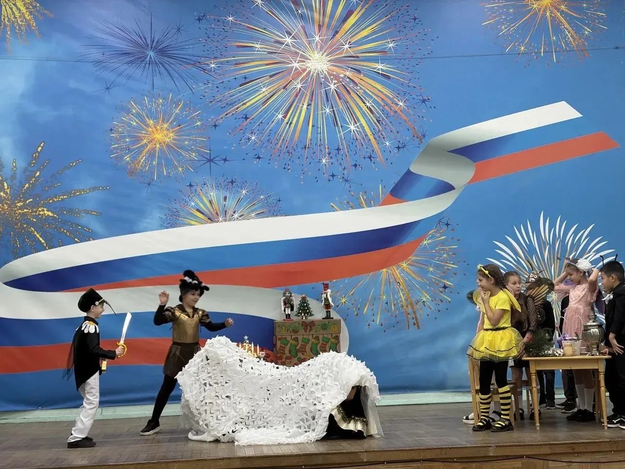 🎉✨ Волшебный мюзикл от 2 «А» и 10 «А» классов! ✨🎉  Наши талантливые ребята подготовили  мюзикл «В го
