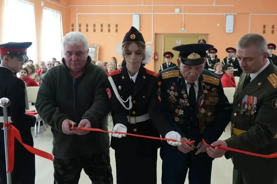 🎖В нашей школе состоялось открытие «Парты Героя» в честь выпускника нашей школы, участника СВО Андре
