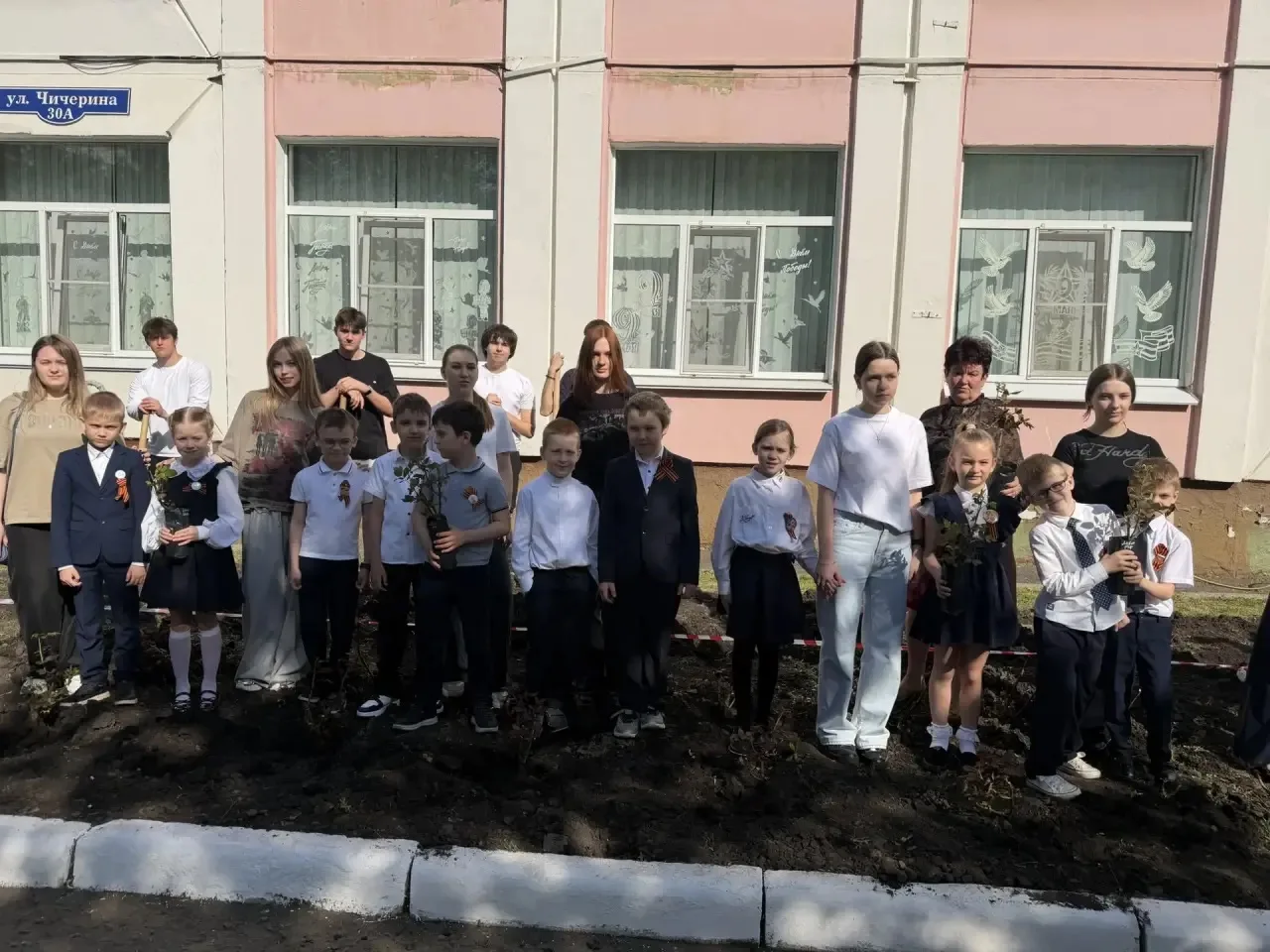 🌹 Акция «Росток в будущее»: 11-й класс заложил основу, первоклассники продолжат заботу! 🌹  Сегодня в