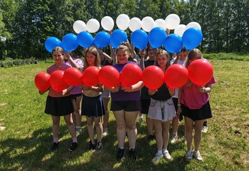 В преддверии Дня России 🇷🇺 для школьников палаточного туристического лагеря в Кесемской библиотеке