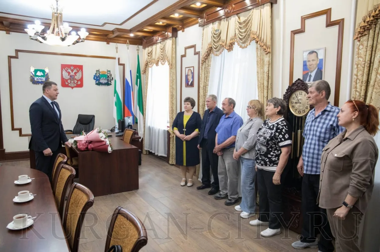 Глава города Кургана Антон Науменко встретился с семьями бойцов, находящихся в зоне СВО  Сегодня гла