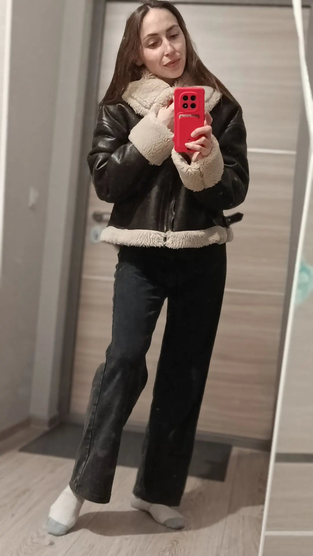 Продаю дублёнку и пальто. Состояние отличное. Пальто необходимо отпарить.