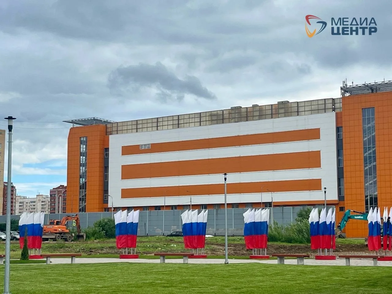 У новой 7-й поликлиники в Зашекснинском сегодня крайне бурная деятельность