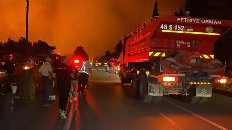 🔥 Пожары в Турции подошли к жилым районам. Что известно на данный момент