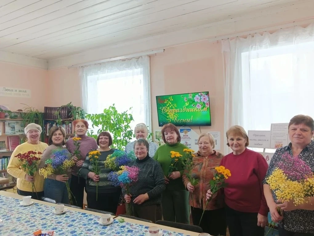 🌷 Сотрудники библиотек и ДК Демидовского округа накануне праздника 8 марта провели для...