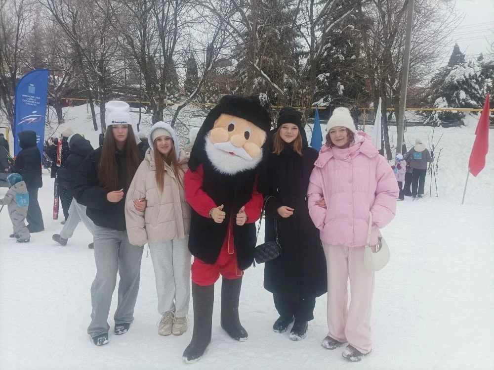 Настоящий спорт, настоящий мороз и настоящие победы! 🏆❄️  В минувшие выходные ученики 8Г класса наше