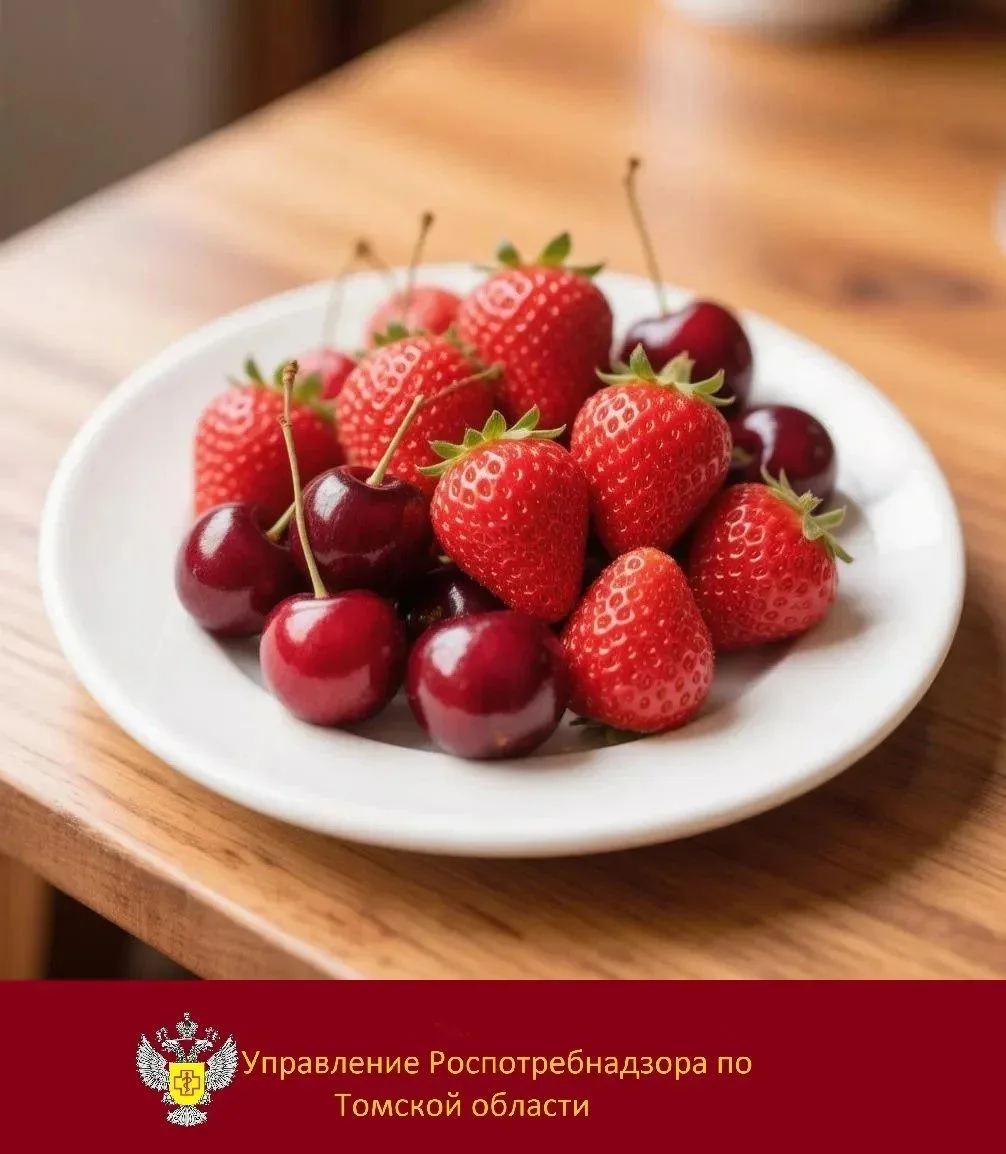 🍒Июнь - месяц первых летних ягод. В это время созревает жимолость, клубника, из более теплых стран 