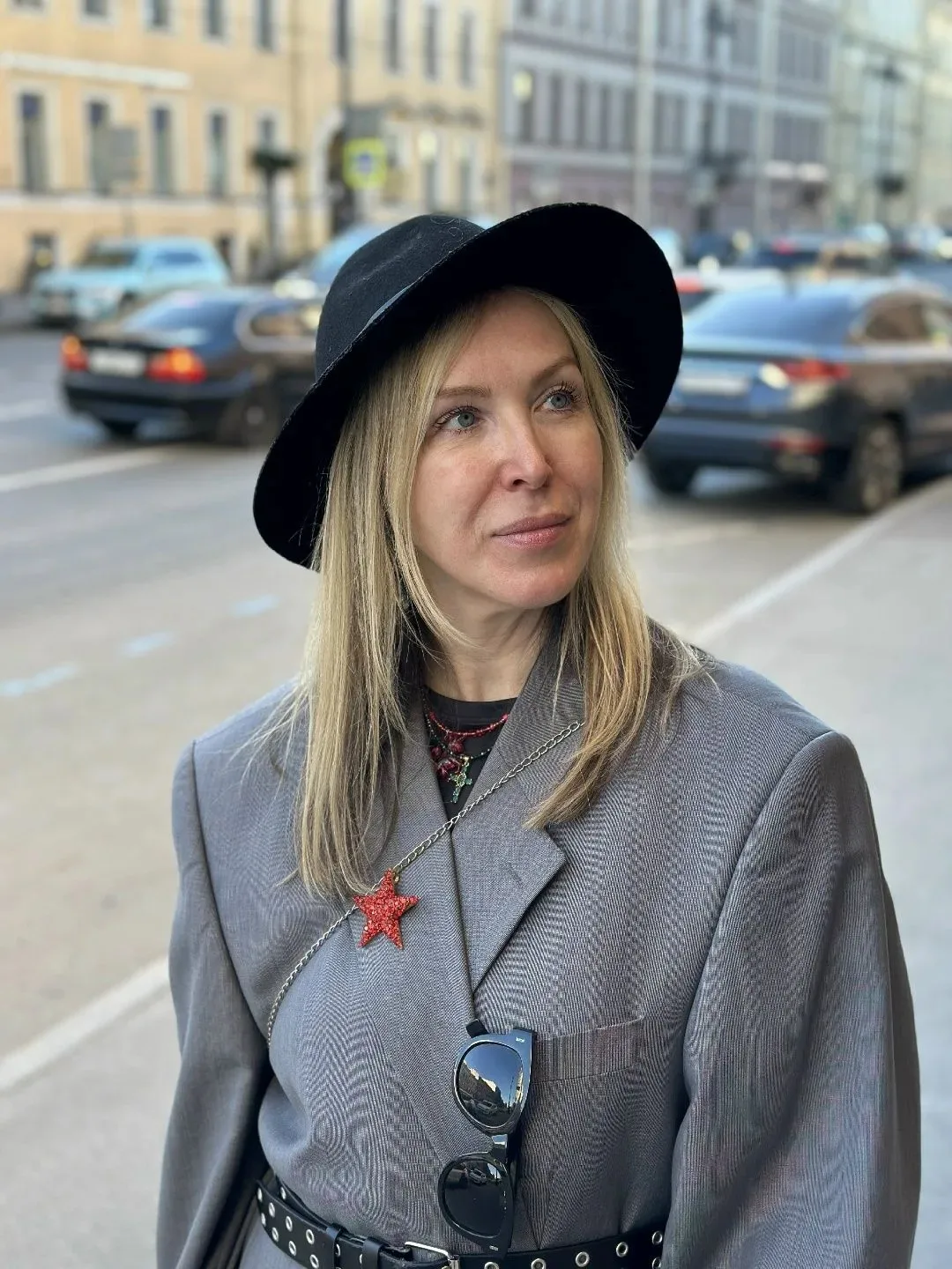 "Когда всем раздавали женские всякие штуки, которые в лифчик складывают, я искала где конец очереди 