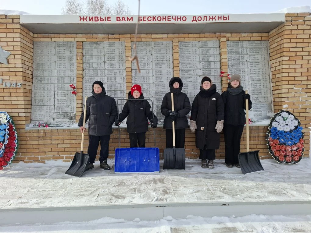 ❄️«Дружба» победила снегопад: волонтеры расчистили путь к стеле и памятнику