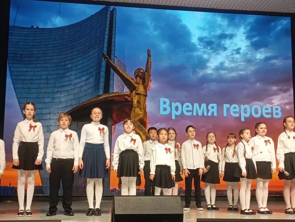 🎖️ Время героев  🌟 В школе №115 состоялось особенное событие — театрализованное представление «Время