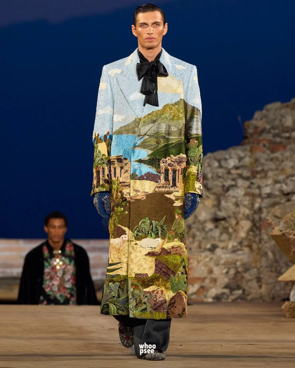 ✨ Dolce&Gabbana вновь доказали: высокая мода — это не только одежда, но и настоящее театральное иску