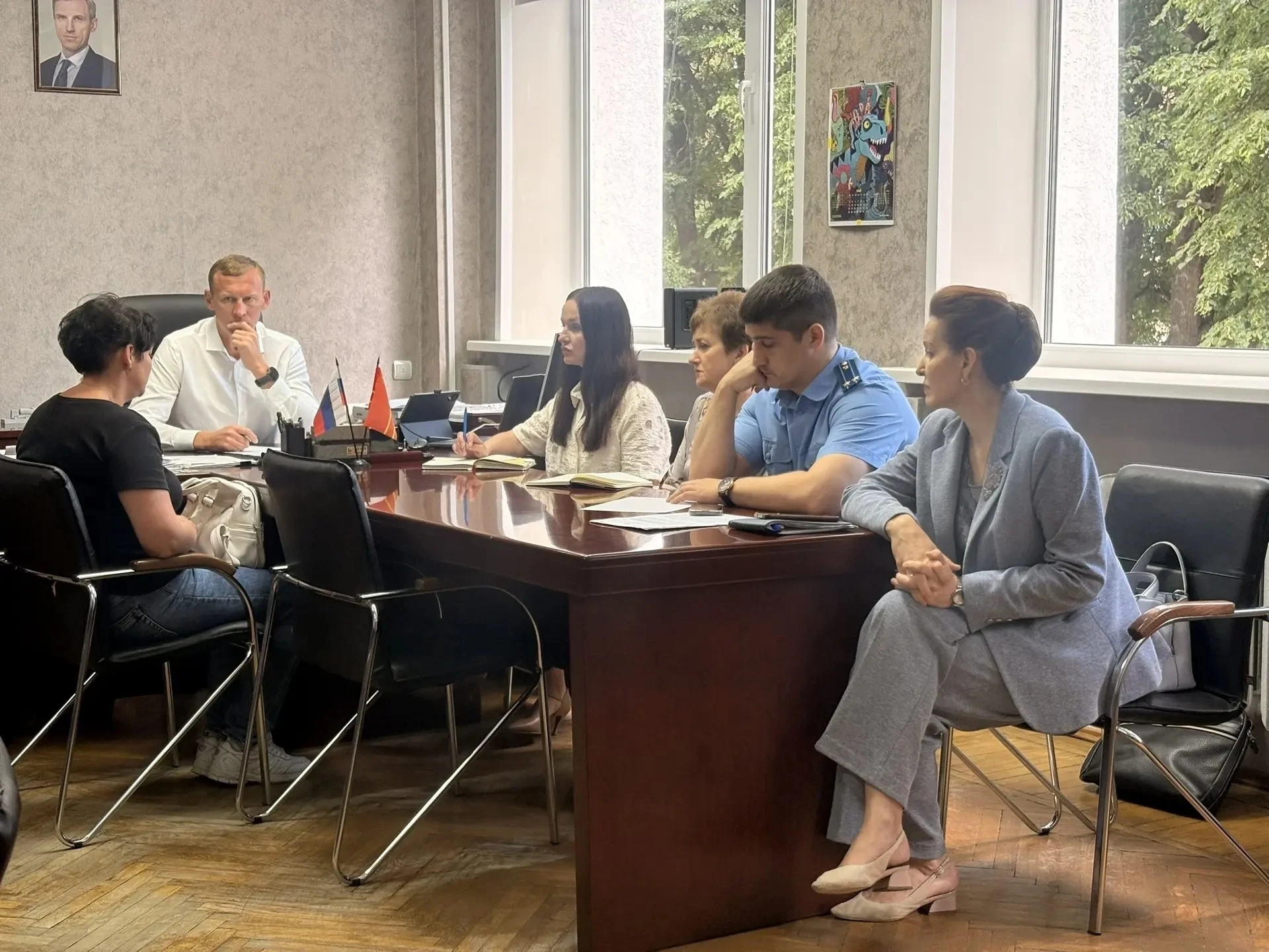 🤝 Глава Вяземского округа Олег Смоляков провел встречу с жителями пострадавшими в резу...