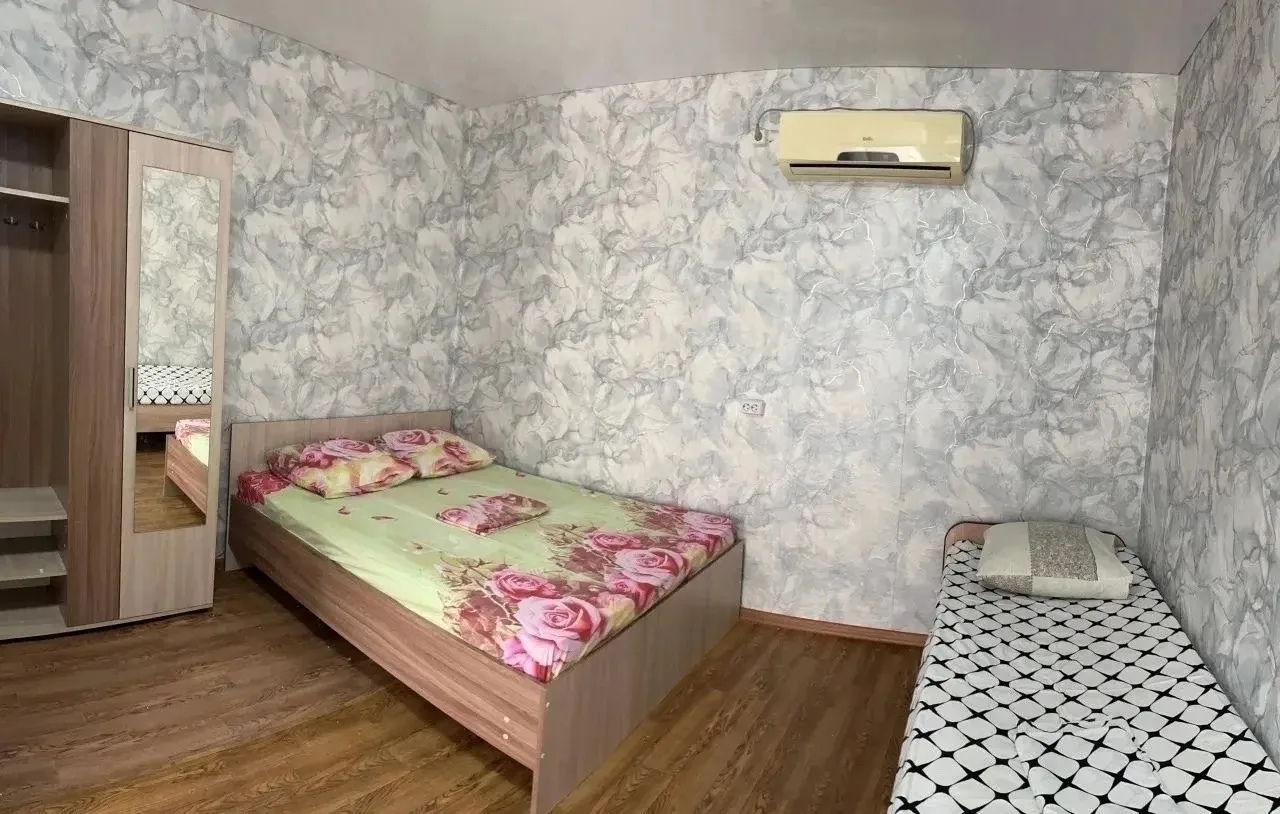 🏖 До Солёных озёр — 10–15 минут пешком
🏠 Сдаются комнаты с удобствами в Соль-Илецке
👥 2-местные к