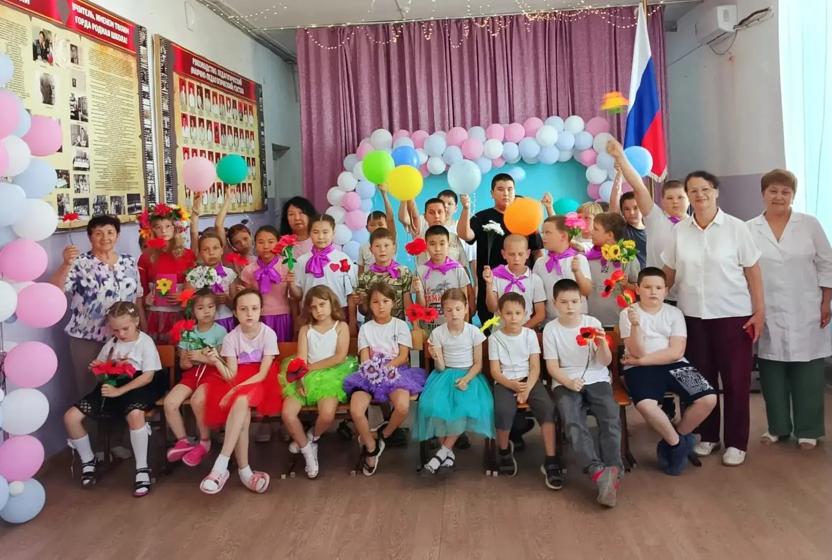 ‎В пришкольном лагере"Планета детства" состоялось яркое закрытие смены.Праздничная атмосфера царила 