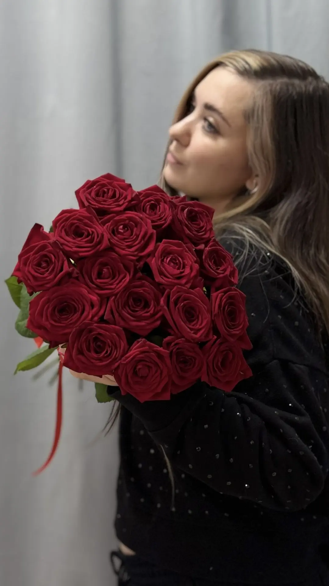 Розы сорта Red Naomi 60см в наличии