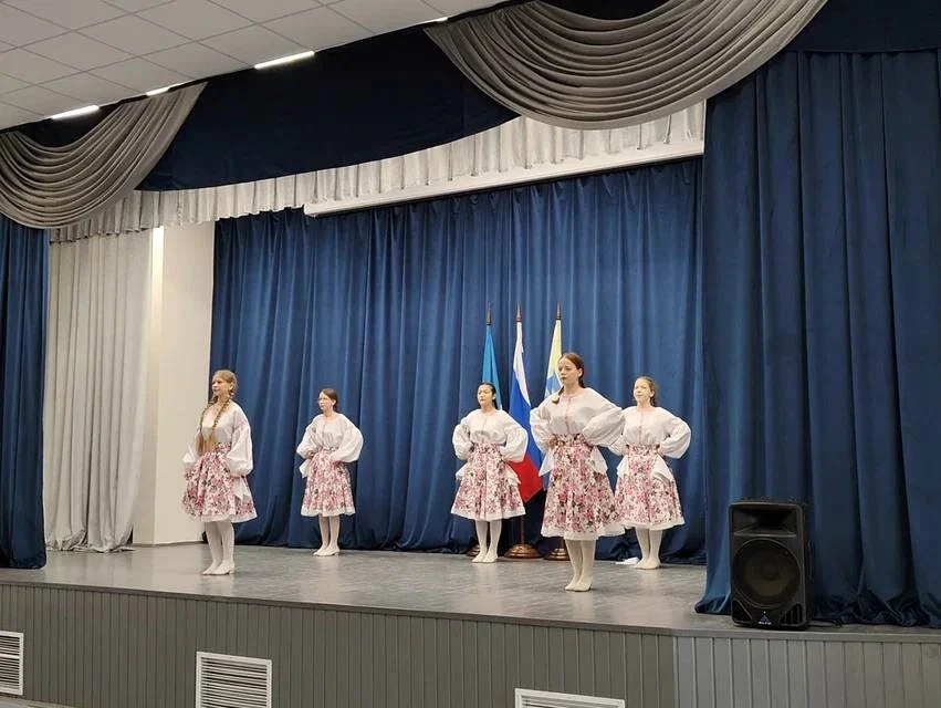 В Доме культуры с. Икряное состоялось торжественное мероприятие, посвящённое празднованию Дня местно