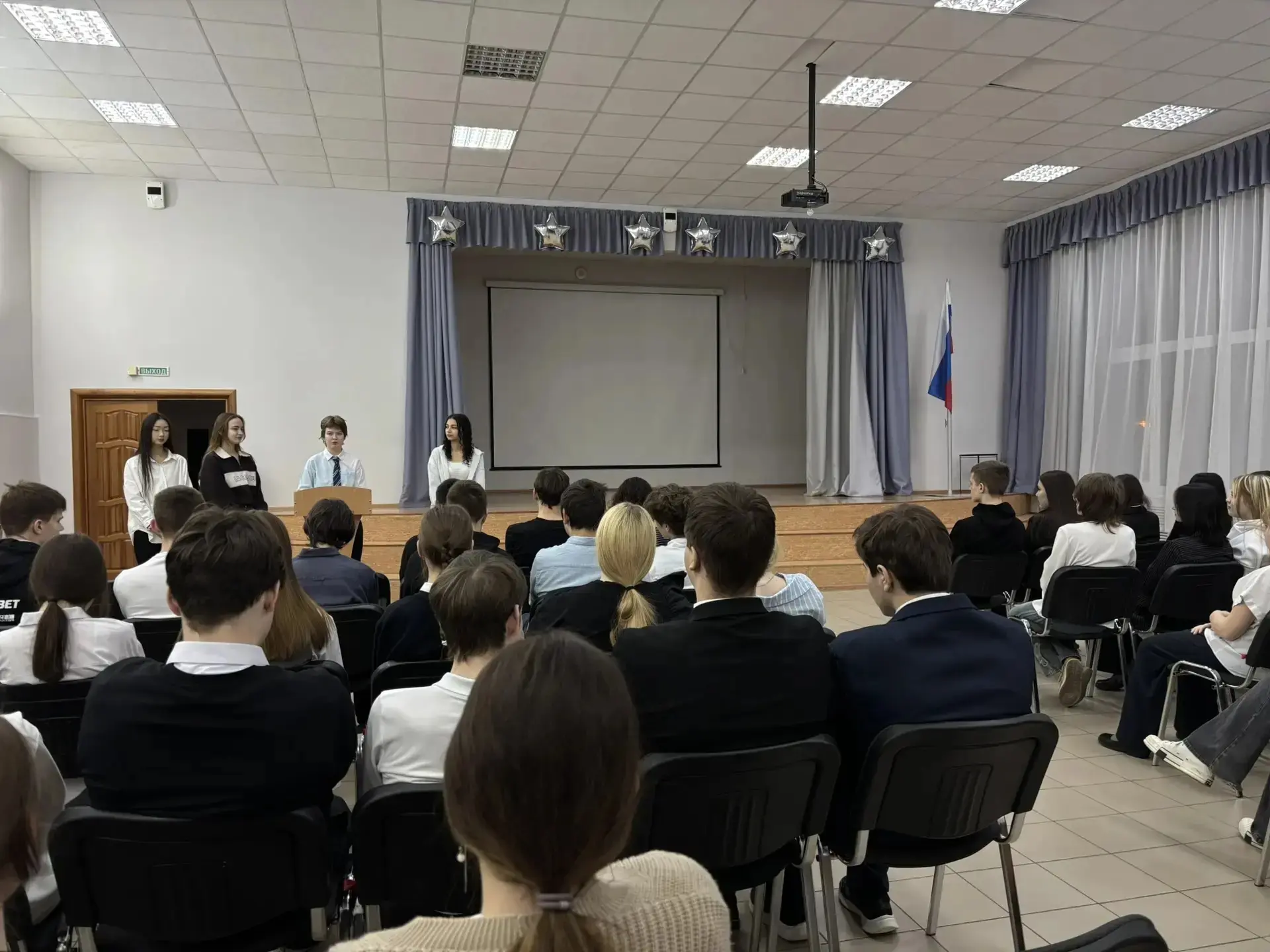 💥Мост между классами: 11-ые классы поделились опытом с 9-ми! 🎓  Сегодня в школе состоялась важная и 
