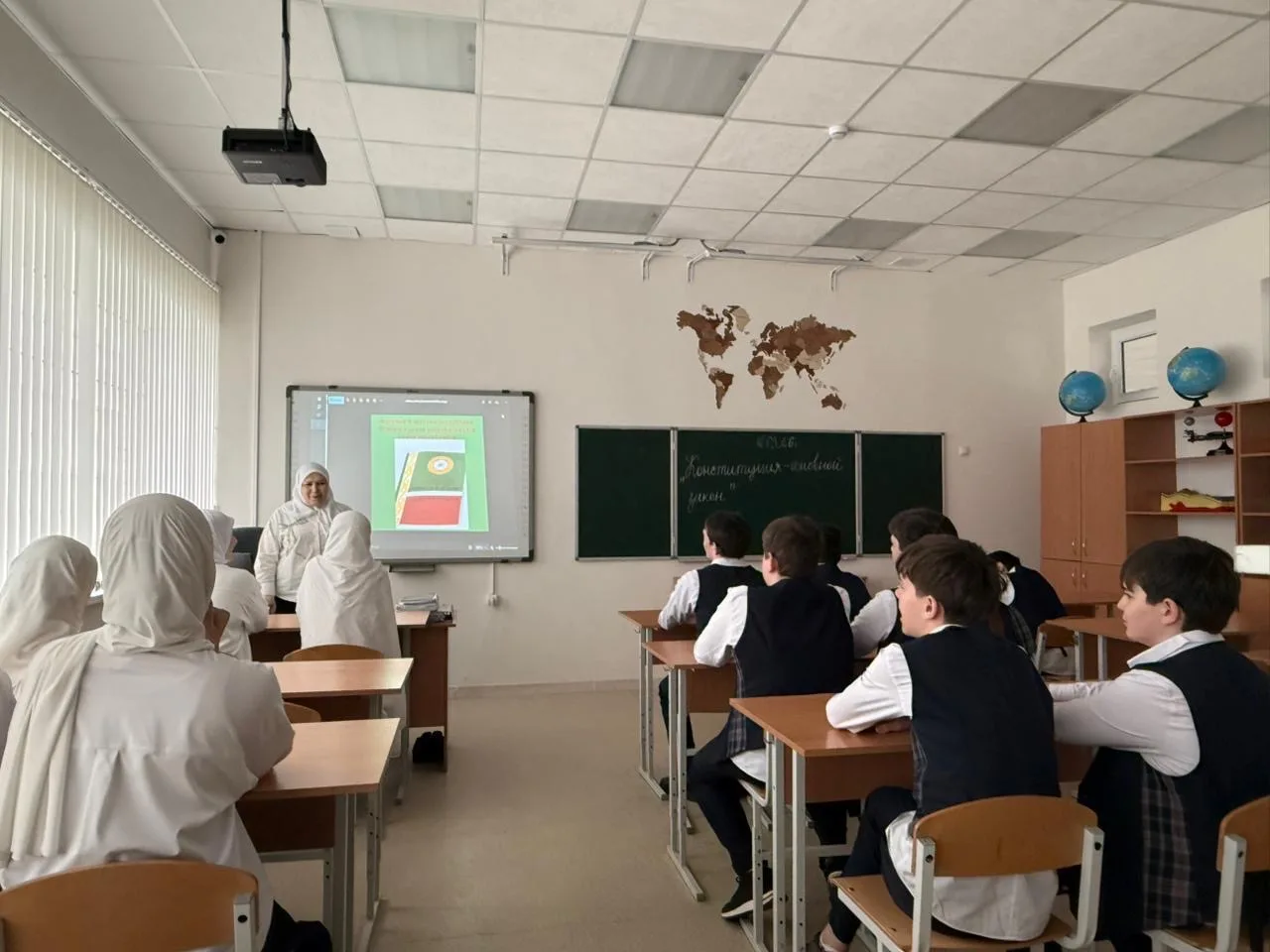 Главный закон нашей республики  В преддверии Дня Конституции Чеченской Республики в МБОУ «Гимназия №