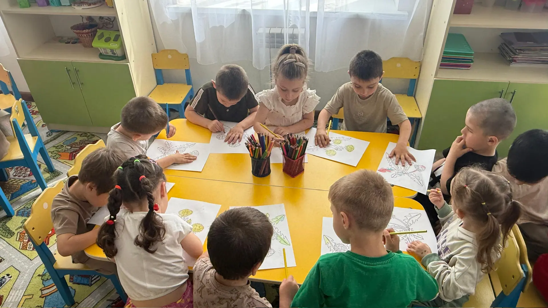Художественно-эстетическое развитие (рисование)
Тема: Одуванчик на траве 
Младшая группа: «Светлячок