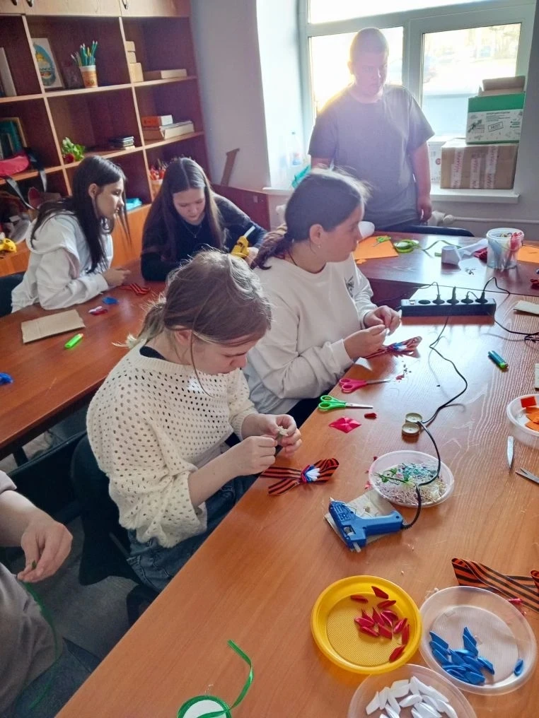 Выходной с пользой! Сегодня, 26 апреля, учащиеся 7 б класса МБОУ " СОШ №15" с родителями и классным 