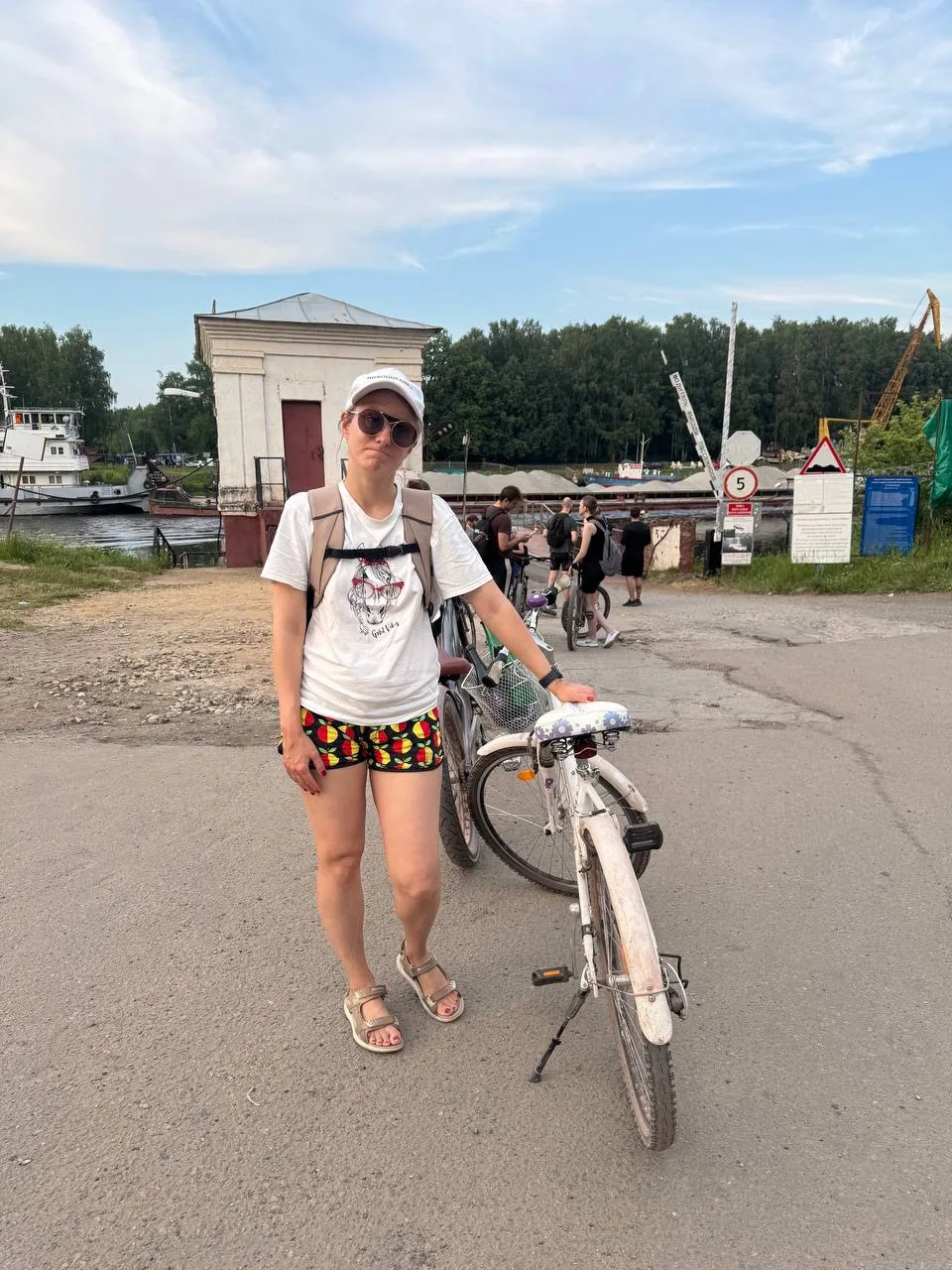Проехали 58 км на велике🚲, и даже на пароме покатались:)

Теперь заслуженно пьем игристое у себя в 