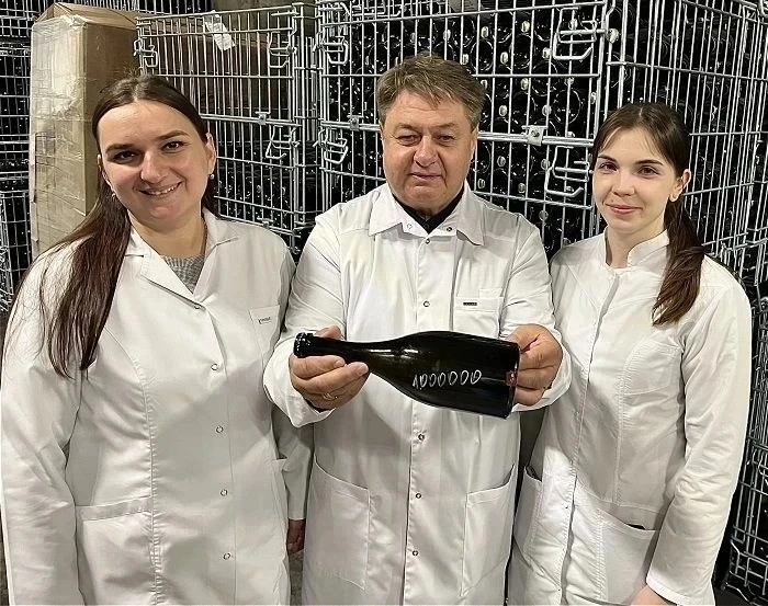 У «Фанагории» новый рекорд: более 1 млн бутылок классического шампанского на выдержке!    В «миллион