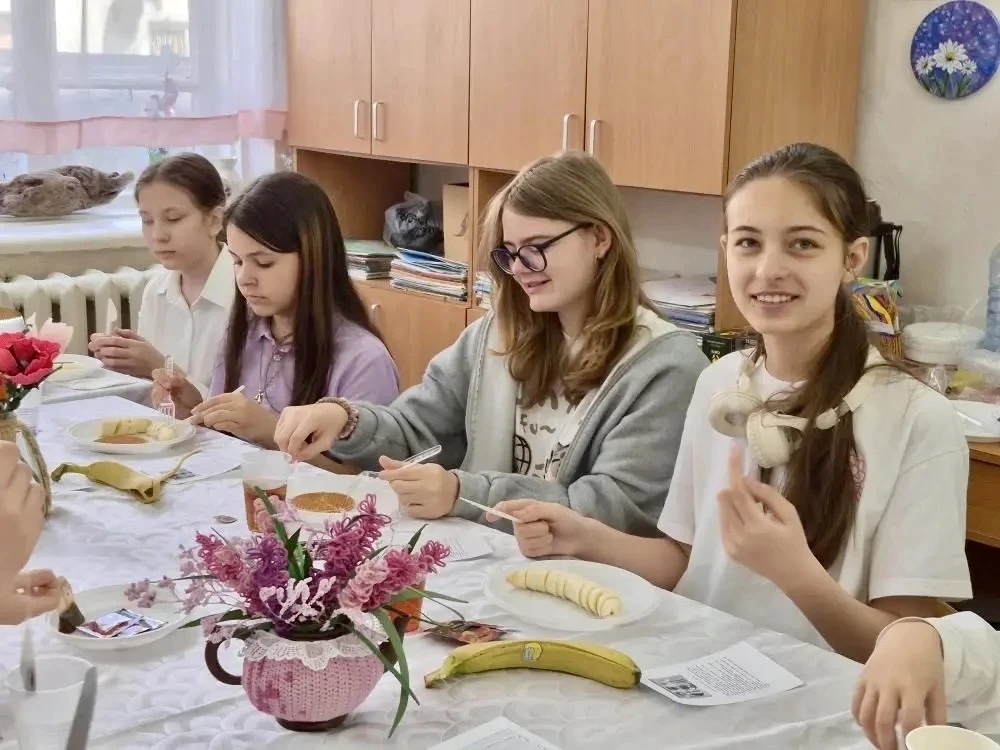 🍽 В Центре детского творчества прошло необычное занятие по столовому этикету  В творческих объединен