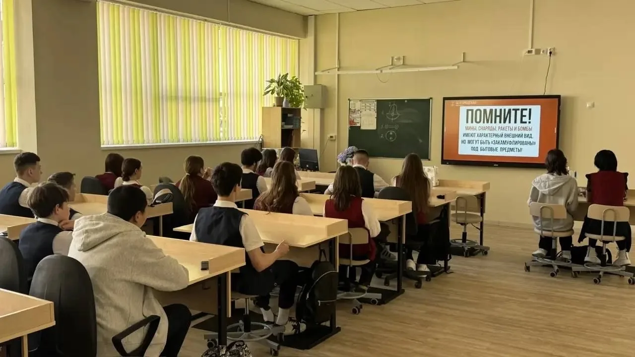 🛡 ПРОФИЛАКТИЧЕСКИЕ БЕСЕДЫ В РАМКАХ «РАЗГОВОРОВ О ВАЖНОМ»  В МБОУ СОШ №11 г. Ессентуки им. Героя РФ К