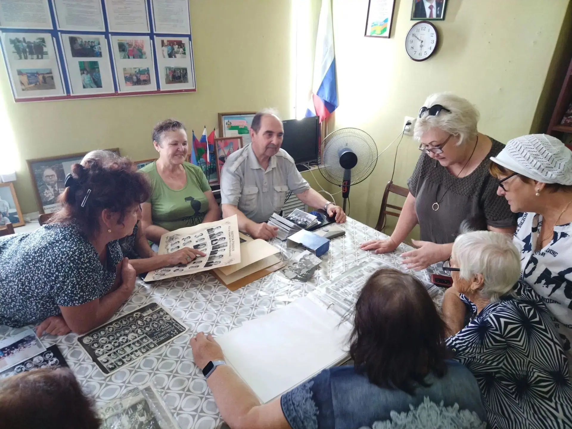 «Школьные годы чудесные»: душевное чаепитие в рамках «Посиделок у дома»