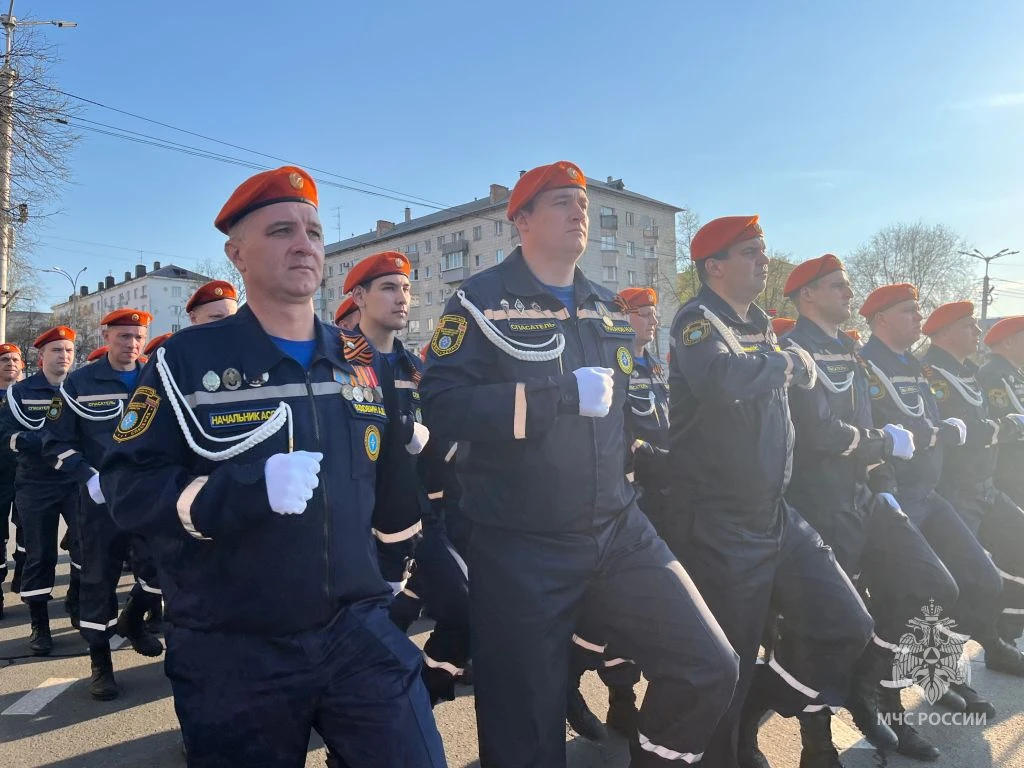 🕯На площади 30-летия Победы прошел торжественный военный парад в честь 81-ой годовщины Победы  Связь