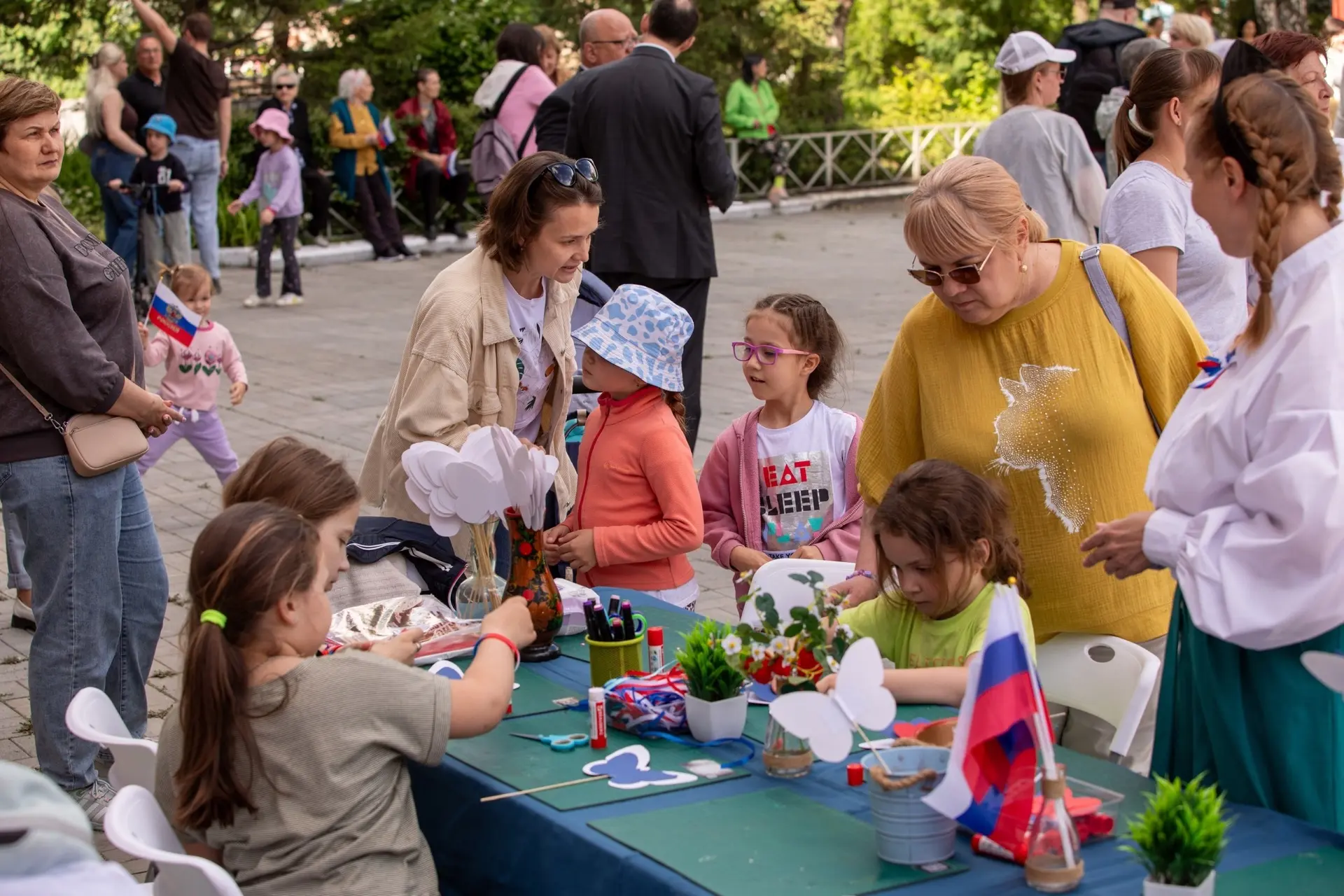 🎉Уважаемые жители Ленинского района!

Примите самые искренние поздравления с государственным праздн