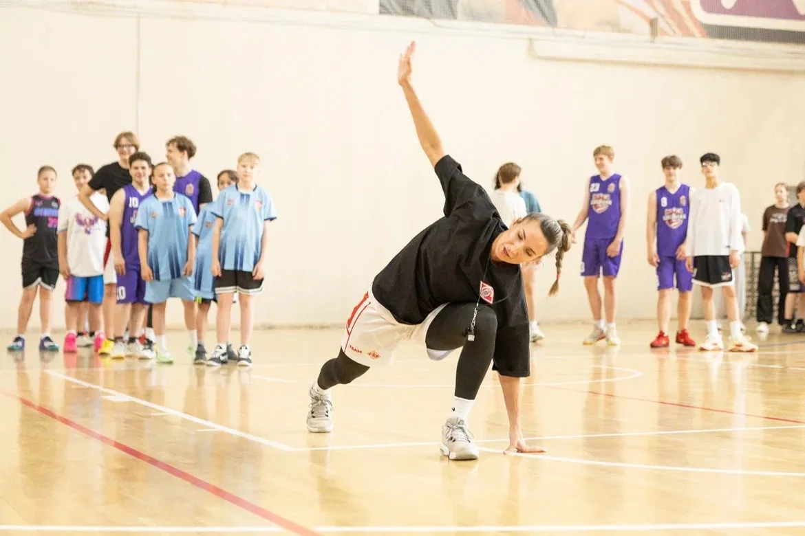Контроль, ловкость, скорость   🏀У наших ребят появилась уникальная возможность поучиться у настоящей