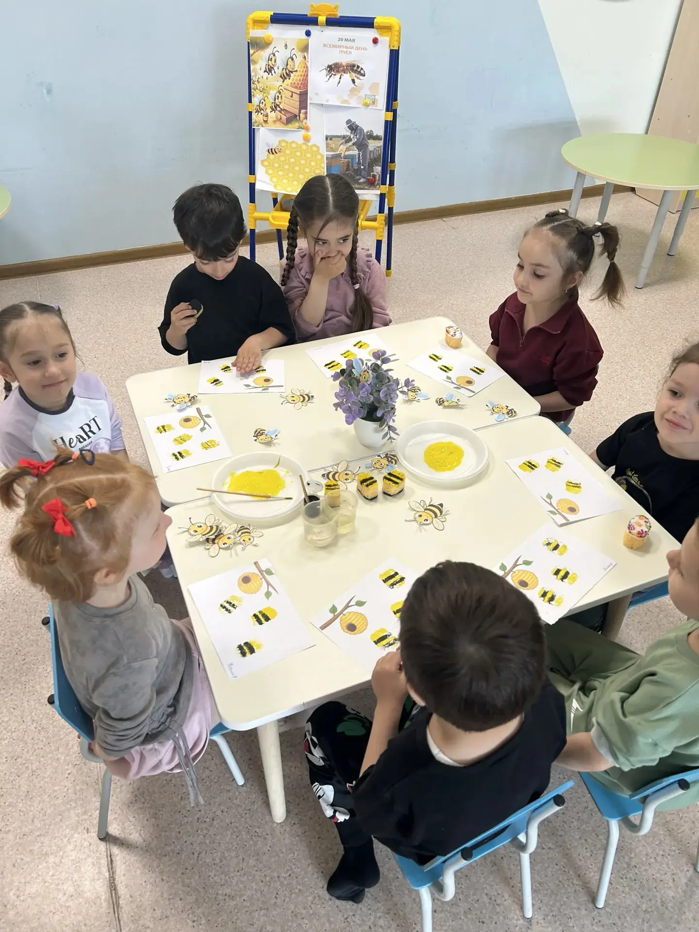 Тематическое занятие  ко Дню пчел🐝🐝🐝 «Пчёлы — маленькие труженики».