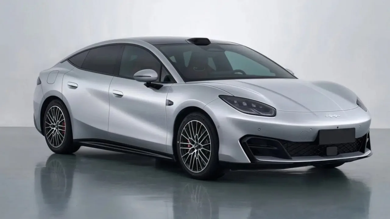 🆕🇨🇳 BYD представила сразу два семейных спорткара – лифтбэк Formula S и универсал Formula S GT
Обе