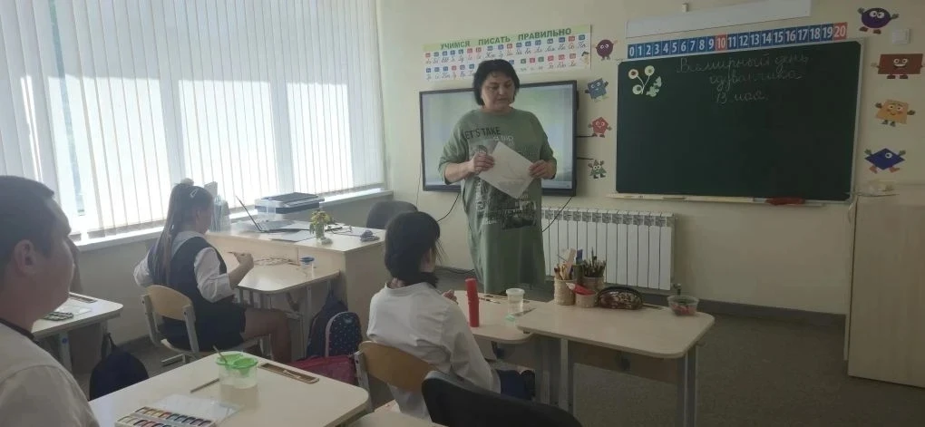 20 мая в 8 Б классе прошло внеурочное занятие на тему: " Всемирный день одуванчиков ".