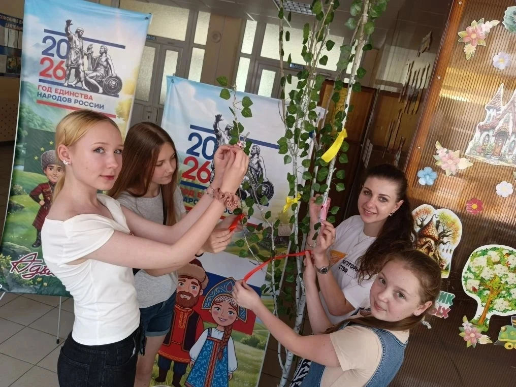 🌿БЕРЁЗА - СИМВОЛ РОССИИ! 

🇷🇺День России в пришкольном лагере "Эка-деревня" прошел по-настоящему 