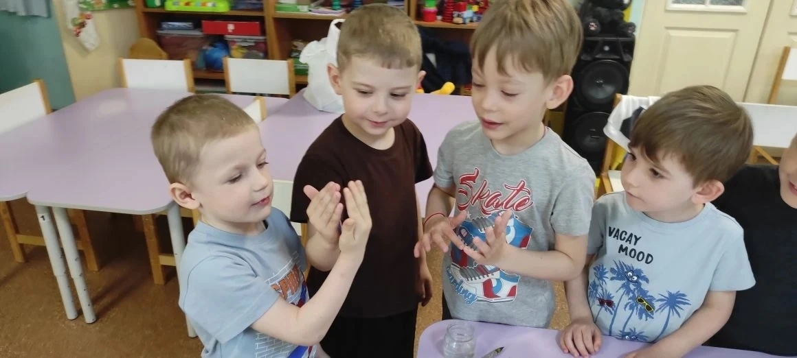 Игры с цветом  🎨Цвета играют важную роль в развитии ребёнка.  Они стимулируют воображение, помогают 
