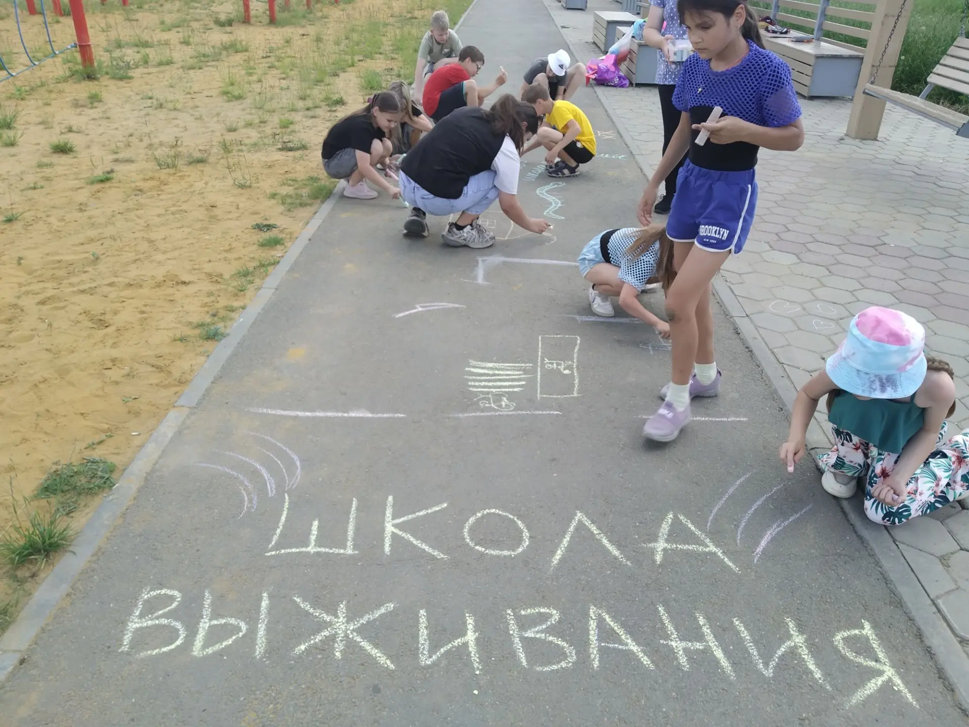 Школа выживания 

Сегодня в парке " Город Радости" педагоги ДДЮ провели  интересное  мероприятие «Шк