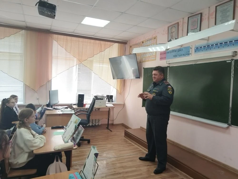 ✨Бузулук – земля героев! Сегодня наши "Звездочки" встретились с настоящим героем!✨  В рамках нашей з