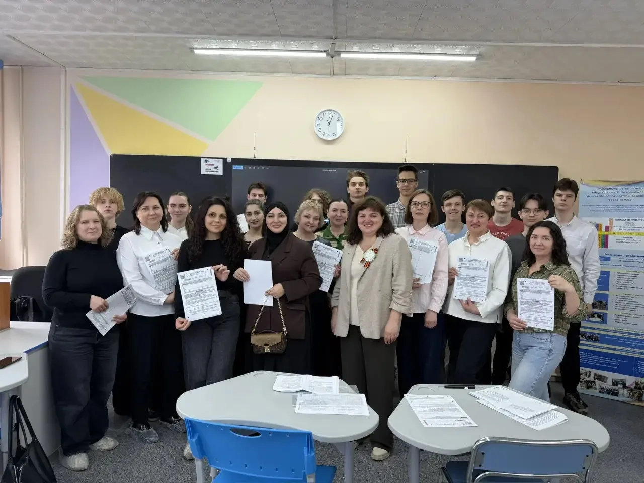 Родители в роли выпускников: в школе №68 прошла акция «Сдаем вместе»! 📝🍎  Как побороть волнение пере