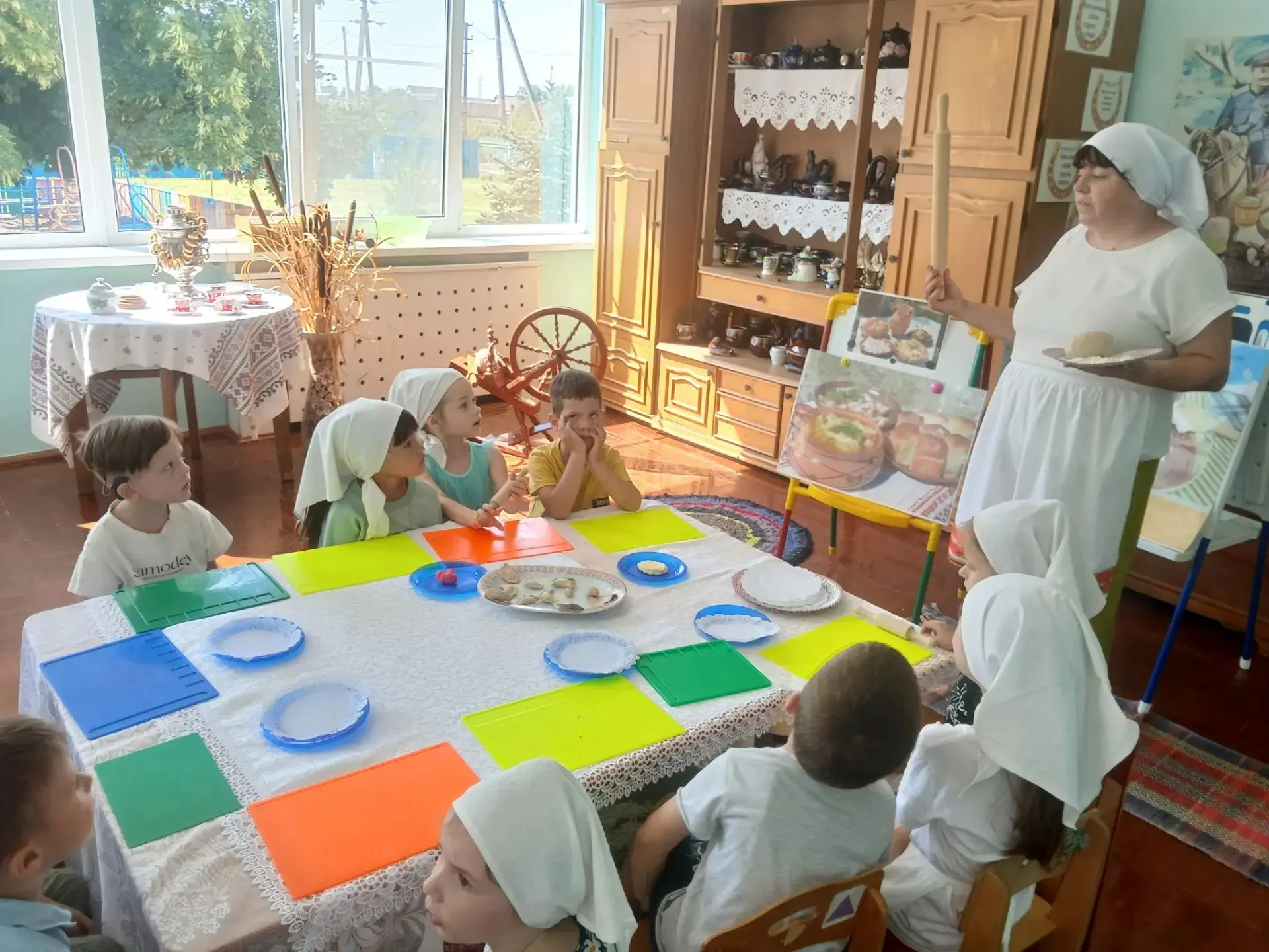 День кубанской кухни был в нашем детском саду. Нет, мы вовсе не шалили - Мы вареники ле...
