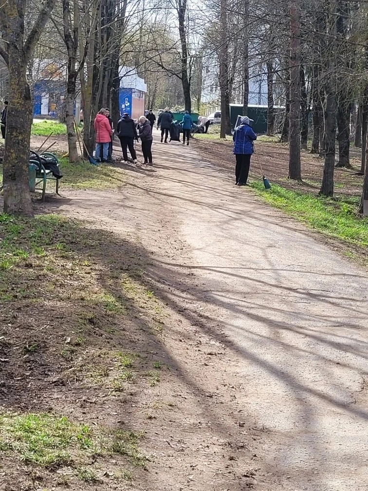 🧹 Чистота начинается с нас: сотрудники детского сада «Колосок» — за чистоту!