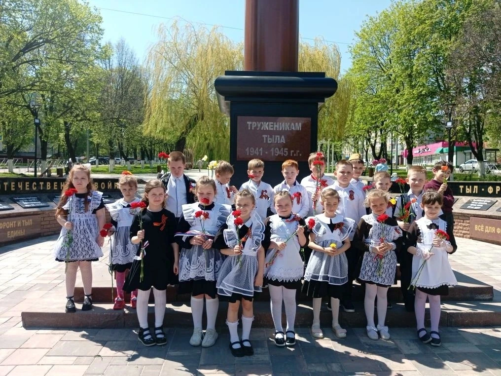Снова в строю: день, полный памяти и гордости❤   Сегодняшний день в нашей школе стал настоящим погру