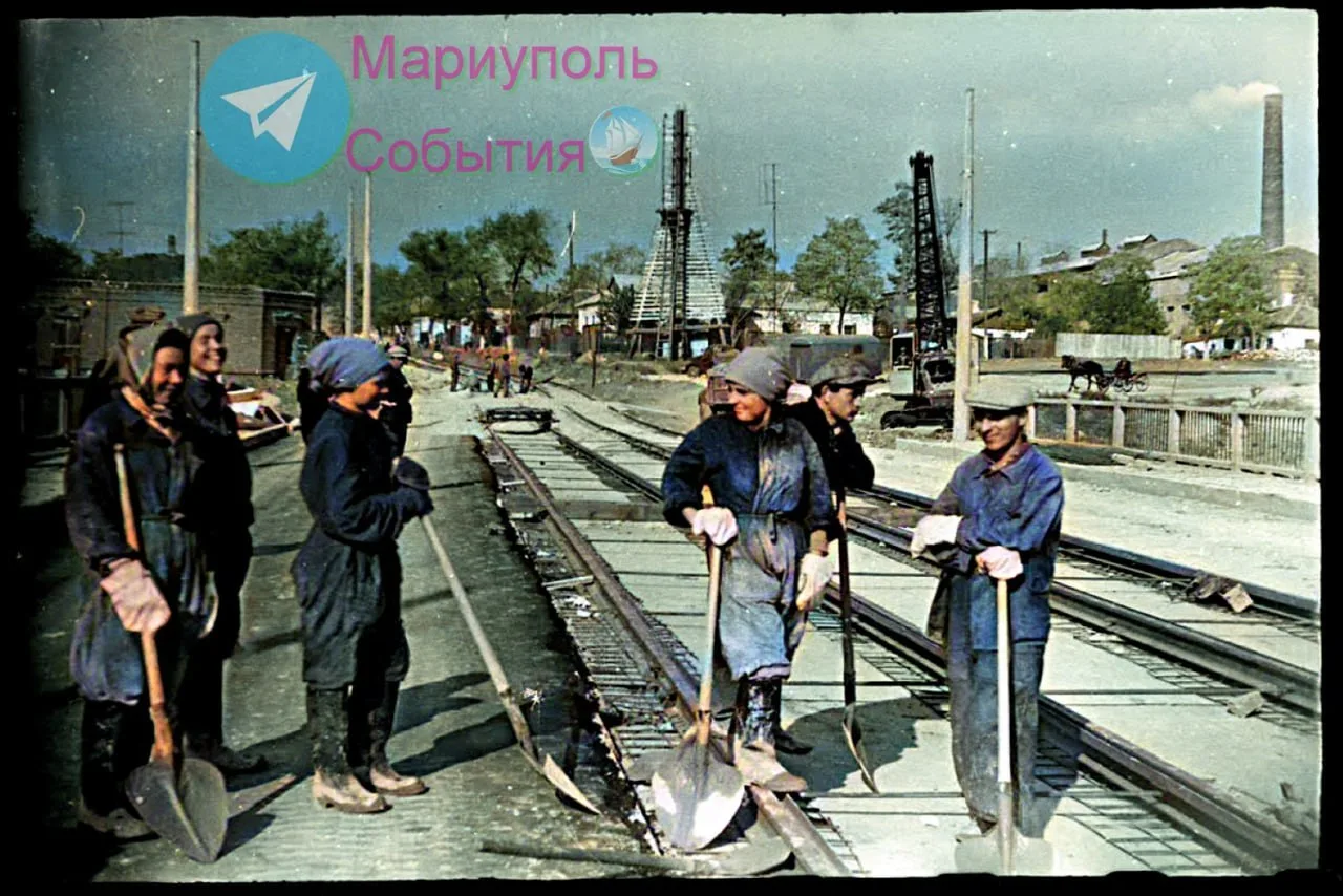 Строительство нового пост-моста 1964 год ㅤ

Подписаться:
⚓️ max.ru/Mariupol_Nash